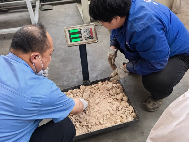 REFRACTORY MATERIALS FOR GLASS KILN